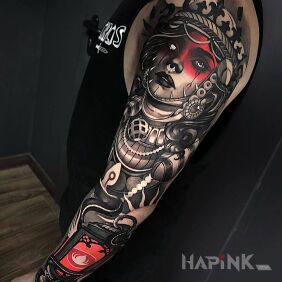 Tattoo Black and red on the upper arm motif: faces
