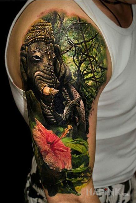 Tattoo Kolorystyka 100% in animals motif and realistic style on the upper arm