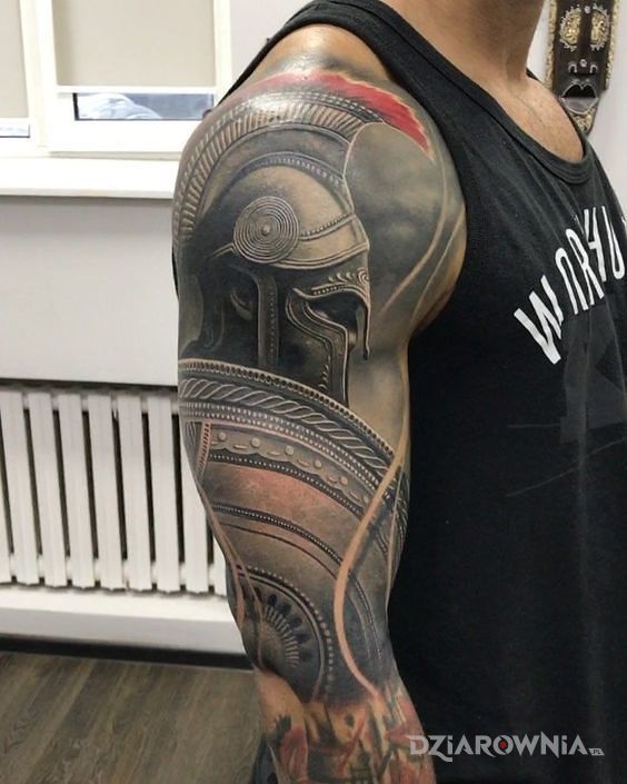 Tatuaż spartanin w motywie kolorowe i stylu realistyczne na ramieniu