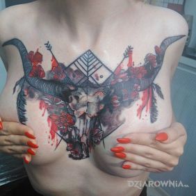 Tatuaż Bycza czaszka trash polka na klatce motyw: kolorowe styl: trash polka