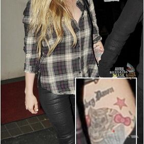 Tattoo Avril Lavigne - skull tattoo on the forearm motif: Avril Lavigne
