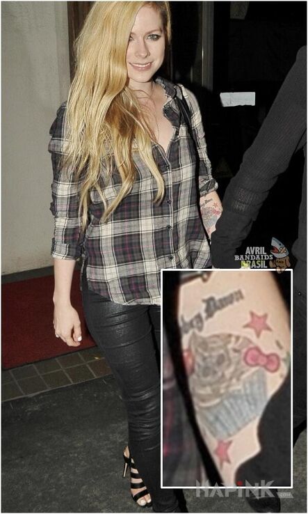 Tattoo Avril Lavigne - tatuaż czaszka in Avril Lavigne motif on the forearm