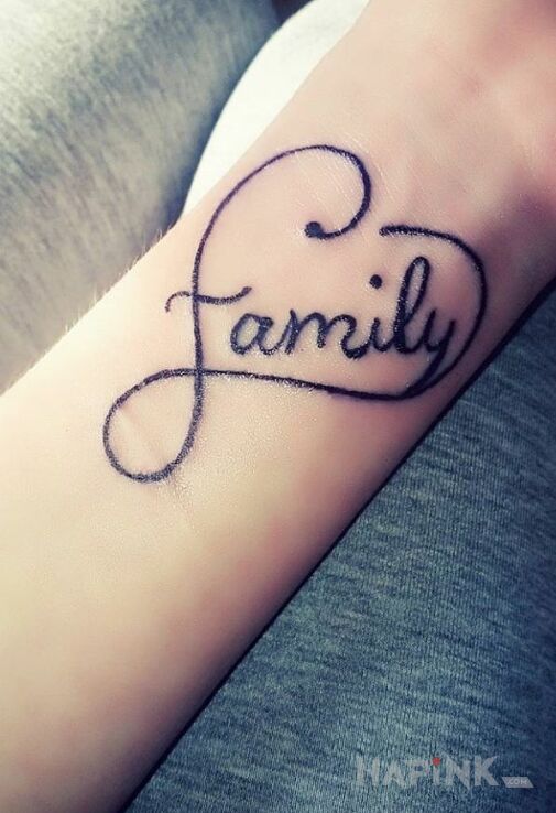 Tattoo Tatuaz in lettering motif on the wrist