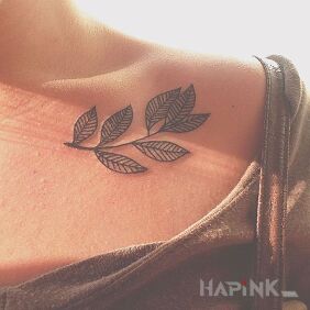 Tattoo Minimalist twig on the collarbone motif: flowers
