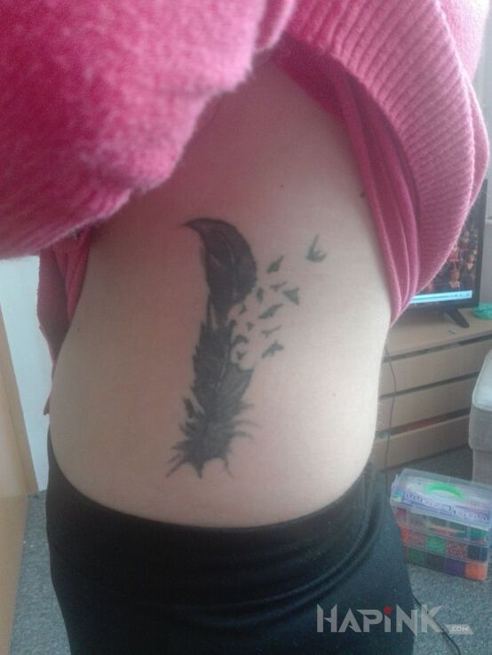 Tattoo Piórko in other motif on the ribs