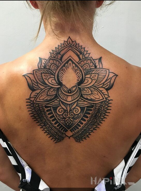 Tattoo Kwiat lotosu in flowers motif on the back