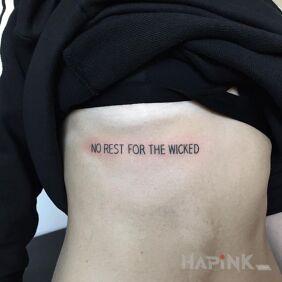 Tattoo Lack of rest on the ribs motif: lettering