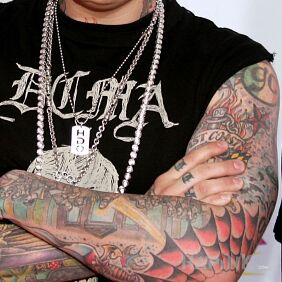 Tattoo Benji Madden - Colorful sleeve on the upper arm motif: famous people