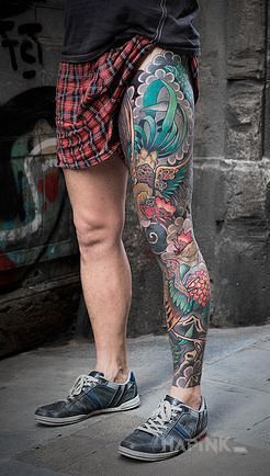 Tattoo Japońska noga in colorful motif and japanese / irezumi style on the leg