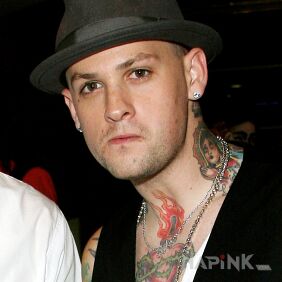 Tattoo Benji Madden - tattoo of heart and figure praying on the chest motif: Benji Madden