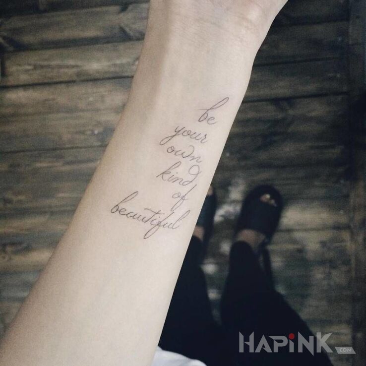 Tattoo Rodzaj piękna in lettering motif on the forearm