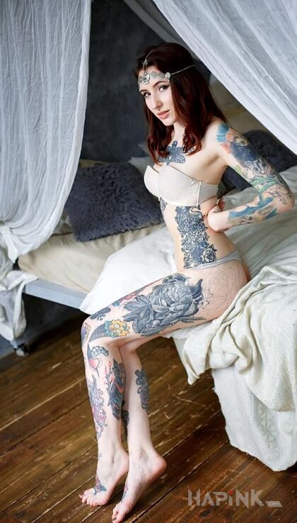Tattoo Ksiezniczka in sexy motif on the calf