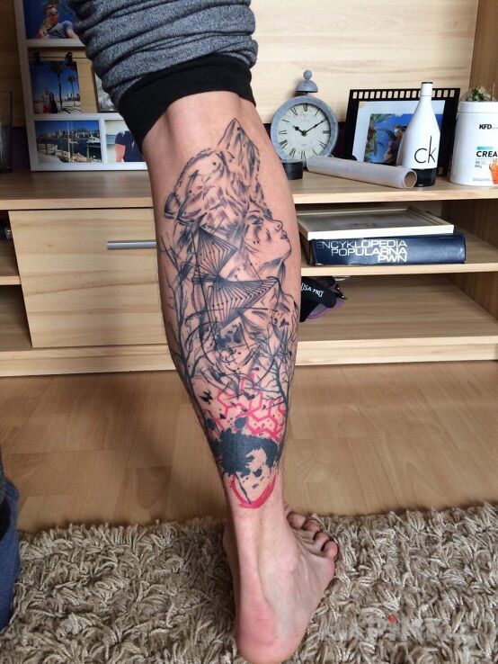 Tattoo Trash Polka łydka kobieta wilk drzewa in faces motif and trash polka style on the calf