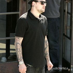 Tatuaż Benji Madden - dwa rękawy na przedramieniu motyw: religijne
