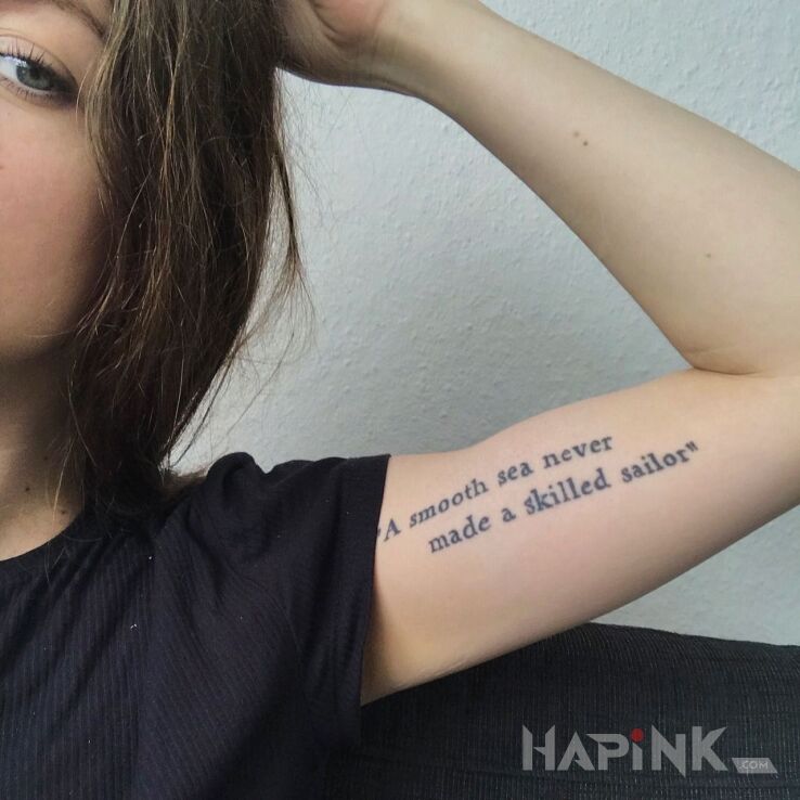 Tattoo Marynarz in lettering motif on the upper arm