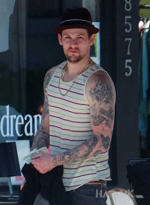 Tattoo Benji Madden - lewy rękaw in sleeves motif on the forearm