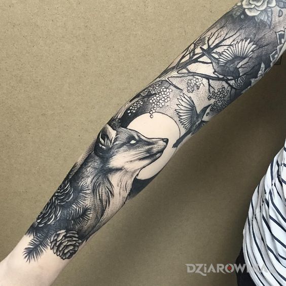 Tatuaż lisek w motywie zwierzęta na przedramieniu