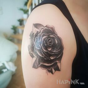 Tattoo Flower on the upper arm motif: flowers