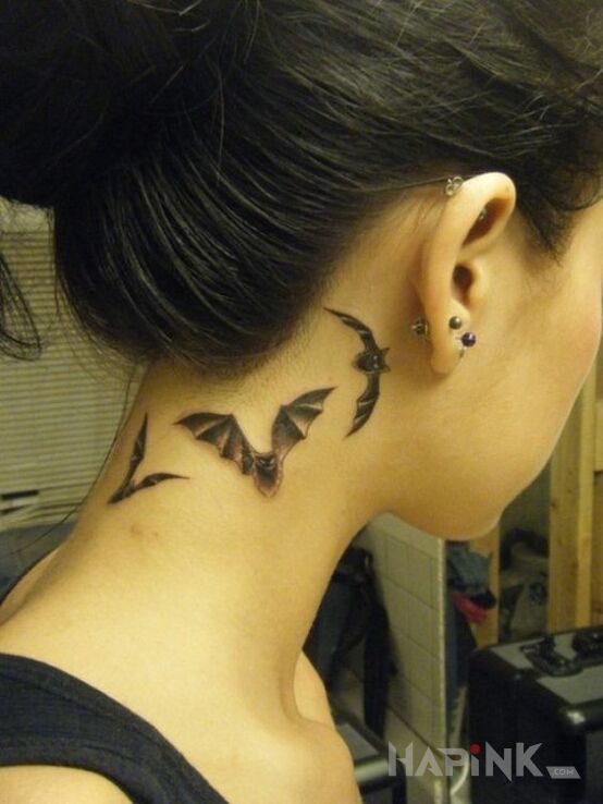 Tattoo Nietoperze in animals motif on the neck