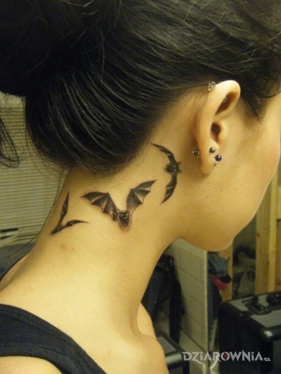 Tatuaż nietoperze w motywie zwierzęta za uchem