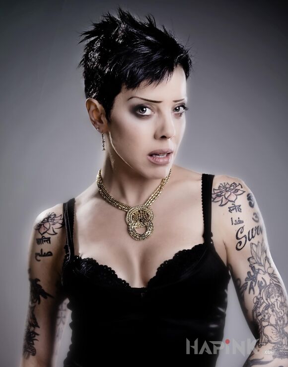 Tattoo Bif Naked - początek rękawa in famous people motif on the upper arm