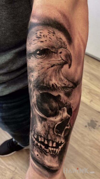 Tattoo Orzeł i czaszka in animals motif on the forearm
