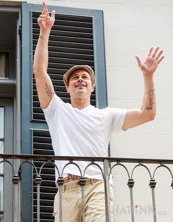 Tattoo Brad Pitt - tatuaż napis in lettering motif on the forearm