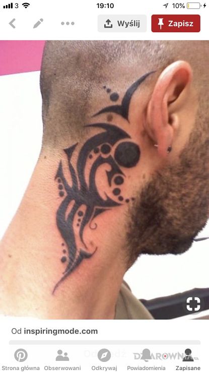Tatuaż fajny tribal w stylu tribale na szyi