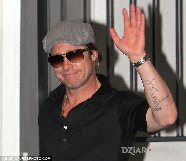 Tatuaż brad pitt - dziwny tatuaż na przedramieniu w motywie Brad Pitt na przedramieniu