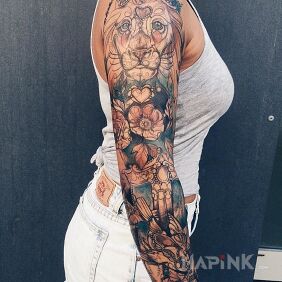 Tattoo Lion drawn on the forearm motif: flowers