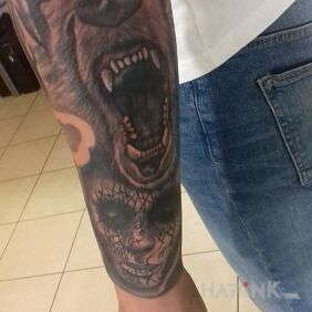 Tattoo Bear on the forearm motif: animals