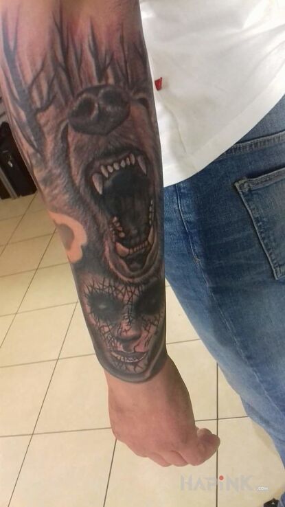Tattoo Niedźwiedź in animals motif on the forearm