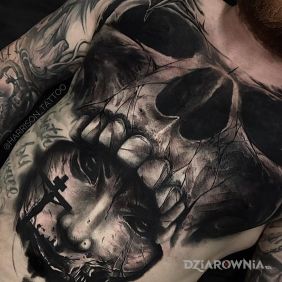 Tatuaż Demon nad krzyżem na klatce motyw: 3D styl: realistyczne