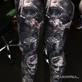 Tatuaż Prometeusz na kolanie motyw: science fiction styl: realistyczne