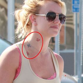 Tattoo Britney Spears - tattoo of birds on the neck motif: famous people