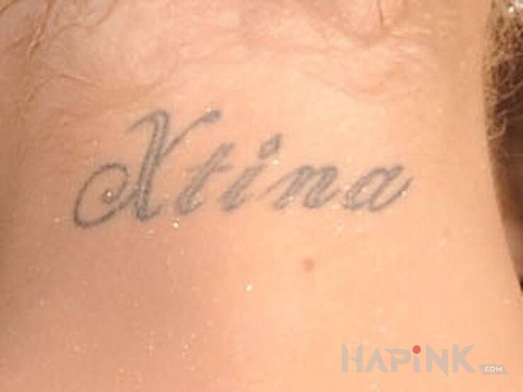 Tattoo Christina Aguilera - tatuaż na szyi in lettering motif on the neck