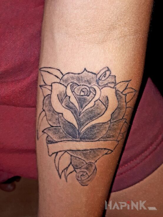 Tattoo Róża in flowers motif on the forearm