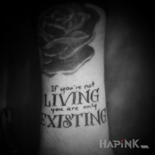 Tattoo Żyć in lettering motif on the forearm