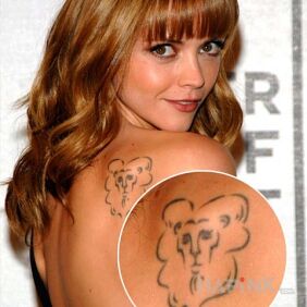 Tattoo Christina Ricci - face of the lion on the back motif: Christina Ricci