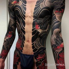 Tatuaż Czarne ptaki na klatce motyw: zwierzęta styl: japońskie / irezumi