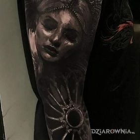 Tatuaż Twarz kobieca na przedramieniu motyw: 3D styl: realistyczne