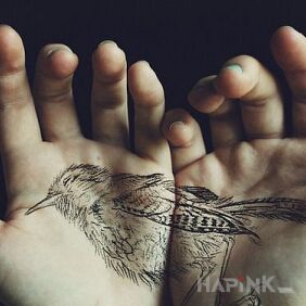Tattoo Ptaszyn on the hand motif: animals