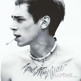 Tattoo Cole Mohr with a cigarette on the chest motif: famous people