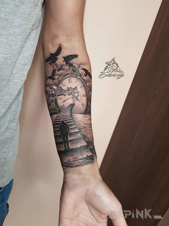 Tattoo Projekt powstał w 30min. Pełny spontan in characters motif on the forearm