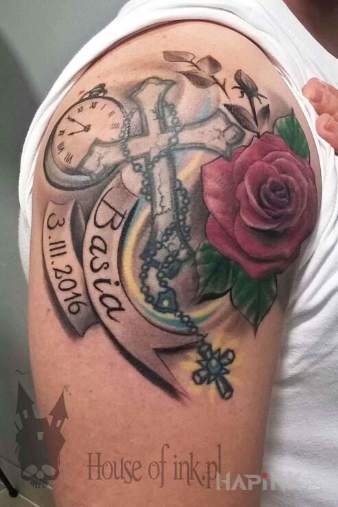 Tattoo Krzyż z banerami, zegarem i różą in other motif on the upper arm