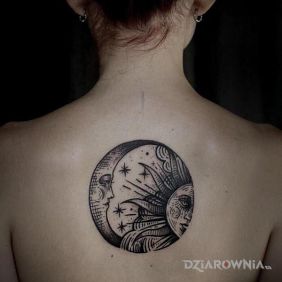 Tatuaż Noc i dzień na plecach motyw: pozostałe