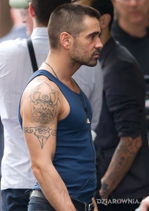 Tatuaż colin farrell - tatuaż na ramieniu w motywie sławnych osób na ramieniu