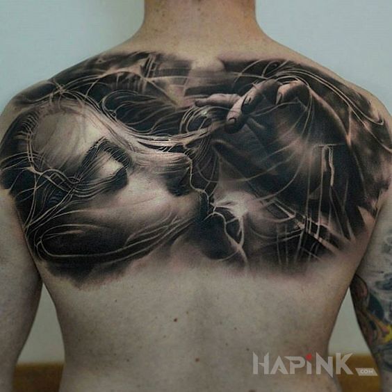 Tattoo Zaplątana in 3D motif and realistic style on the shoulder blades