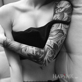 Tattoo Women's sleeve on the upper arm motif: faces