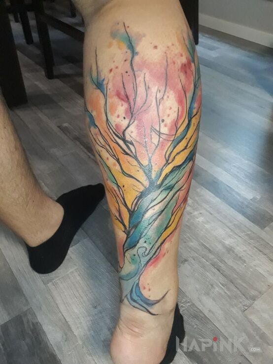 Tattoo Barwne drzewo in colorful motif and Watercolor style on the leg